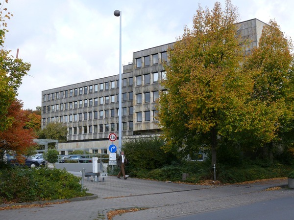 Einfahrt zum  Parkplatz des Gerichtszentrums Minden