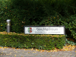 Hinweissschild am Haupteingang Hinweissschild am Haupteingang